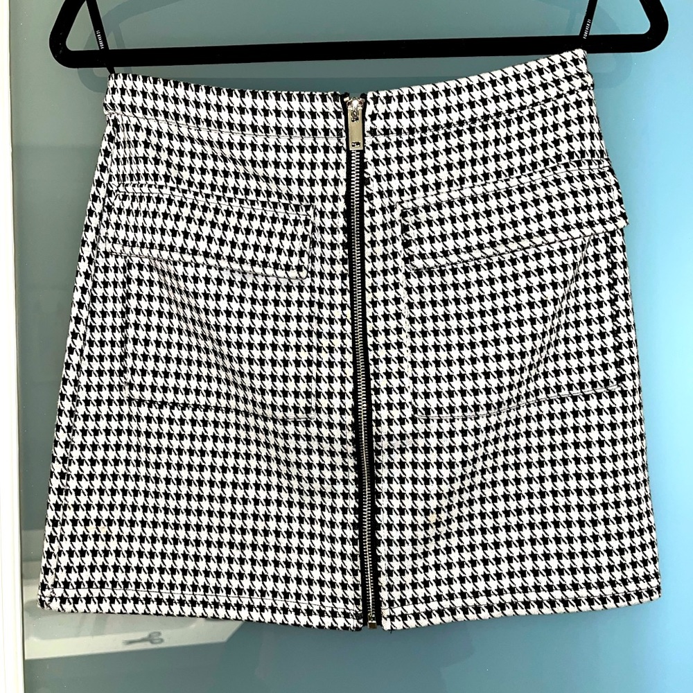 Houndstooth skirt